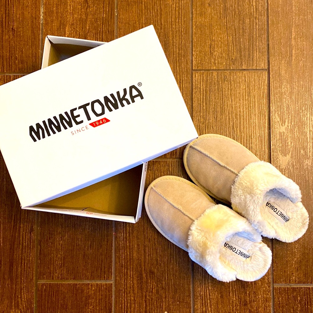 Minnetonka Slippers size 8